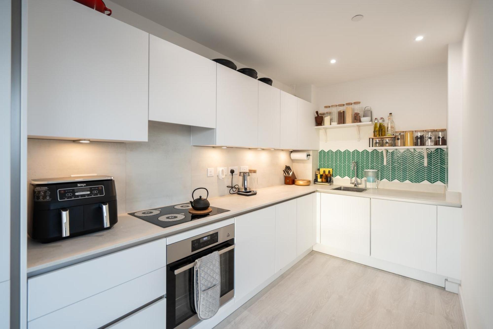 Sunset Retreat: Steps From Heathrow/Twickenham Apartment Hounslow Exterior photo